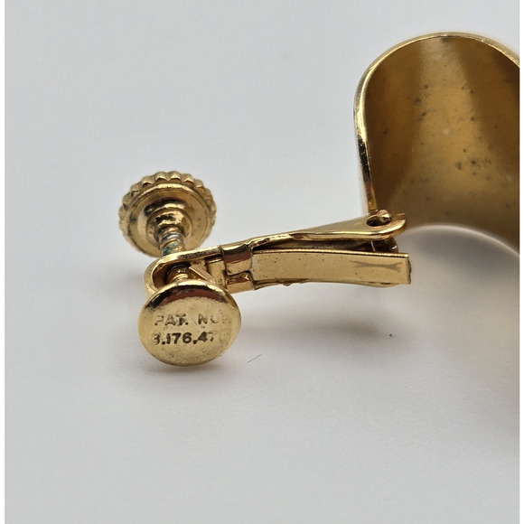 Vintage Napier Earrings Goldtone J Hoop Shiny Screwbacks Midcentury Modern 1" - Picture 10 of 12